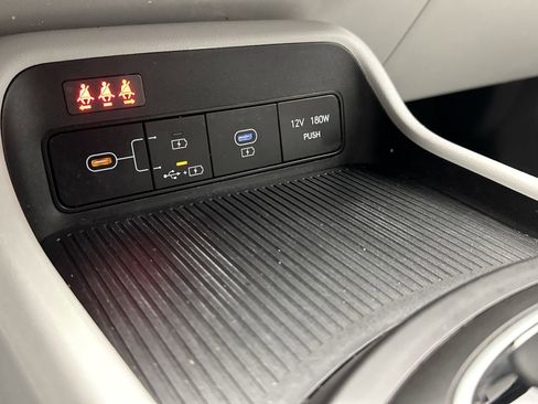 Used 2024 Hyundai Kona SE image 15