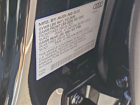 Used 2022 Audi Q8 Premium Plus image 25