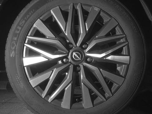 Used 2025 Nissan Altima 2.5 SV FWD image 15