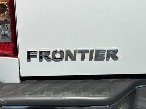 Used 2015 Nissan Frontier S RWD image 11