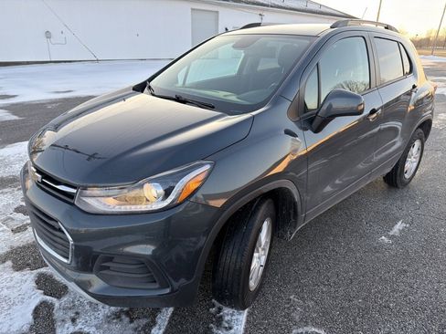 Used 2021 Chevrolet Trax LT w/ LT Convenience Package image 12