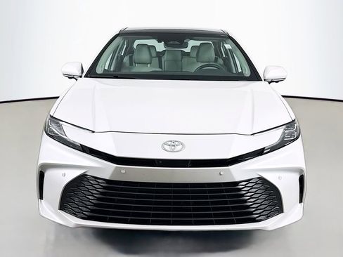 Used 2025 Toyota Camry XLE image 2