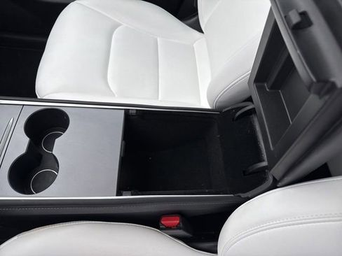 Used 2022 Tesla Model Y Performance image 29