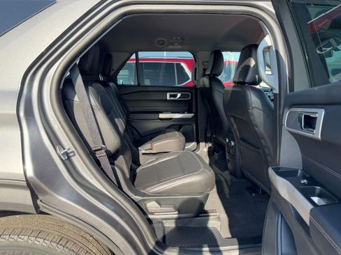 Used 2022 Ford Explorer XLT w/ Equipment Group 202A AWD/4WD image 11