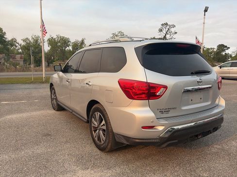 Used 2017 Nissan Pathfinder SL w/ SL Tech Package image 8