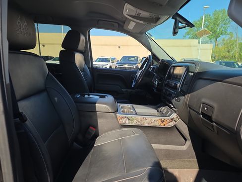 Used 2017 Chevrolet Silverado 1500 LTZ Z71 w/ Realtree Edition image 9