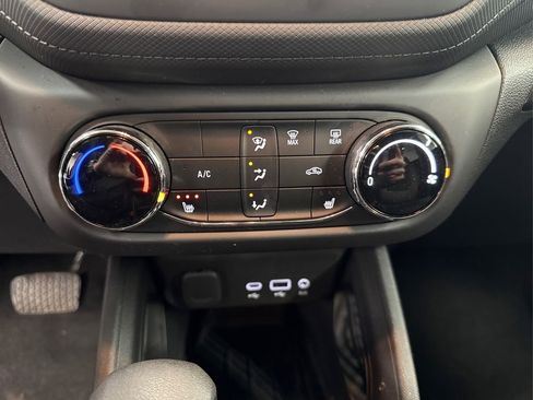 Used 2023 Chevrolet TrailBlazer LT image 28