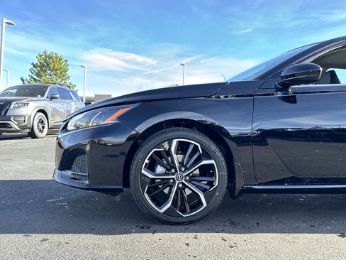 New 2025 Nissan Altima 2.5 SR image 9