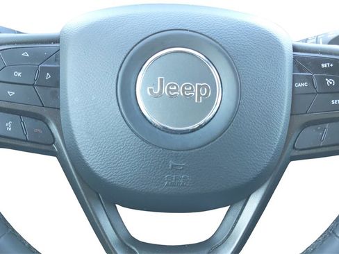 Used 2022 Jeep Cherokee Trailhawk image 19