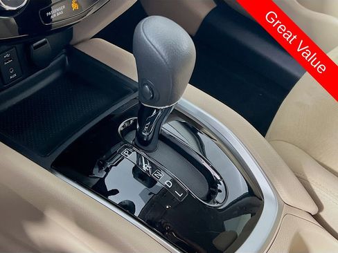 Used 2016 Nissan Rogue SV AWD/4WD image 16