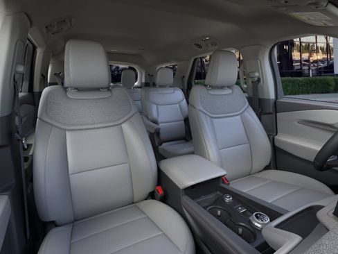 New 2026 Ford Explorer Active w/ Active Comfort Package RWD image 10
