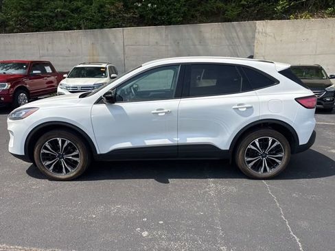 Used 2022 Ford Escape SE w/ SE Sport Appearance Package image 4