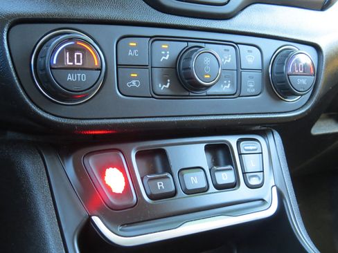 Used 2018 GMC Terrain SLT w/ Preferred Package image 28