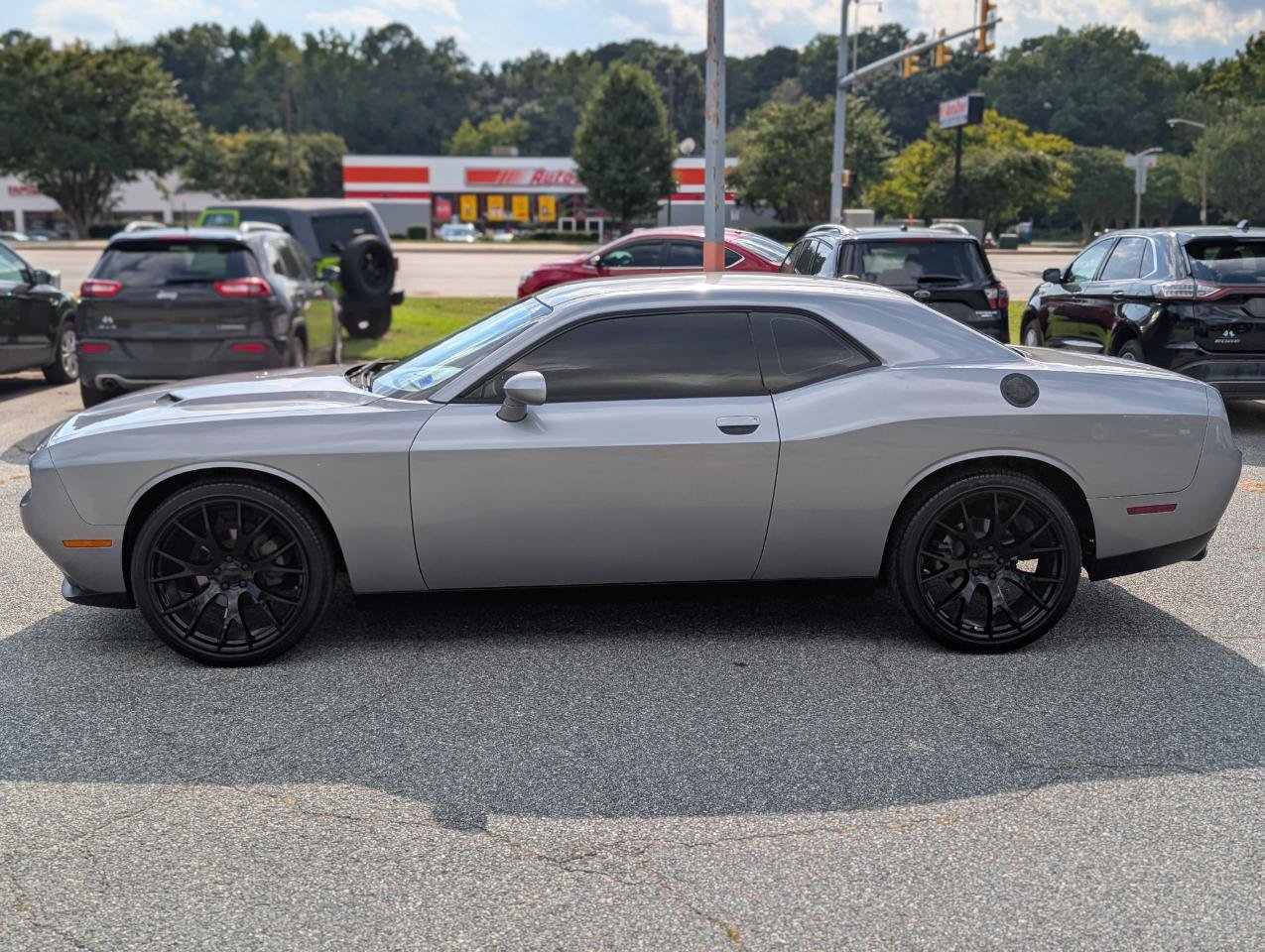 Used 2016 Dodge Challenger SXT RWD image 3