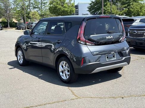 Used 2024 Kia Soul LX w/ Option Group 015 FWD image 4
