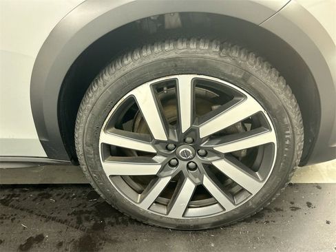 Used 2024 Volvo V90 B6 Cross Country Ultimate image 8