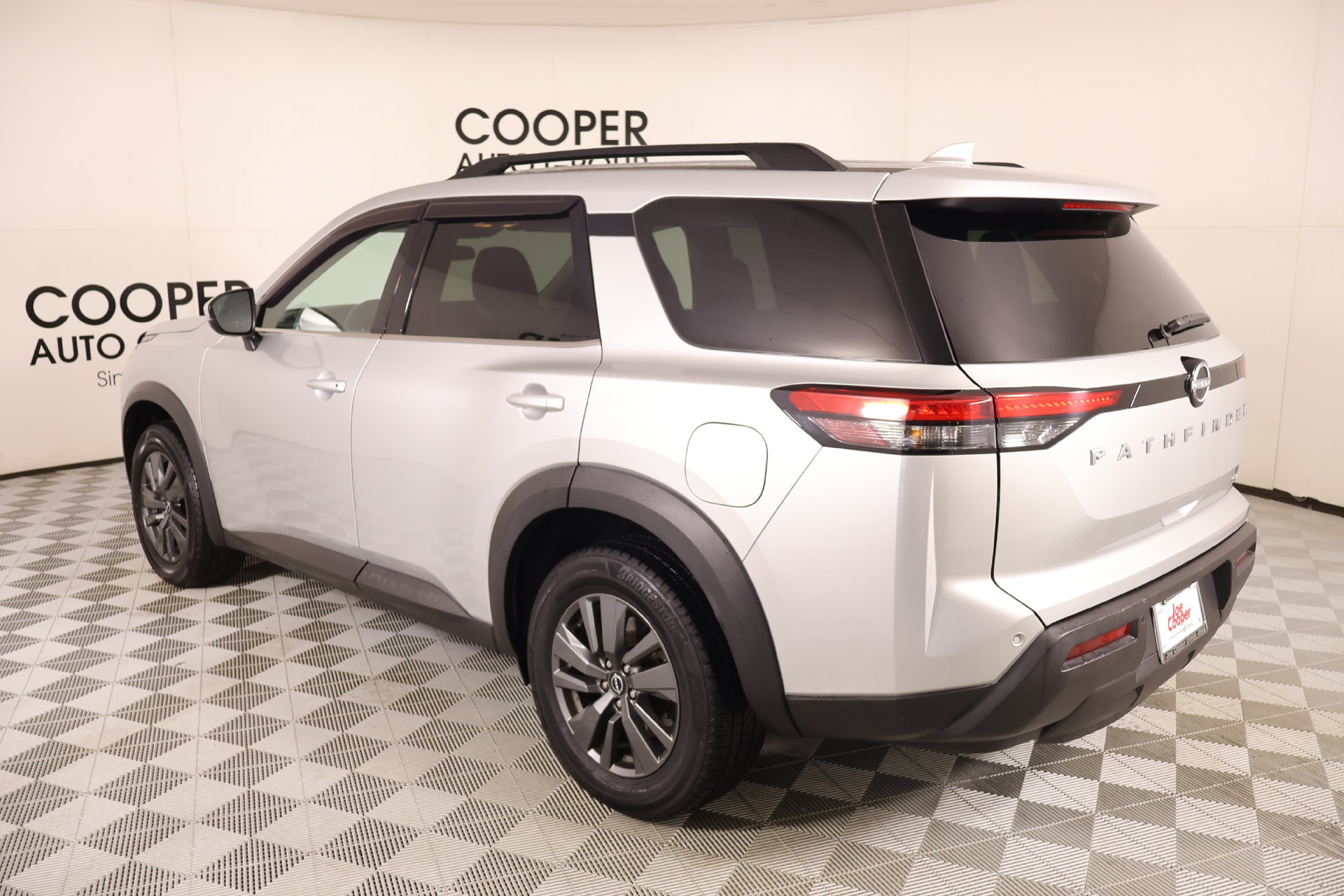 Used 2024 Nissan Pathfinder SV FWD image 23