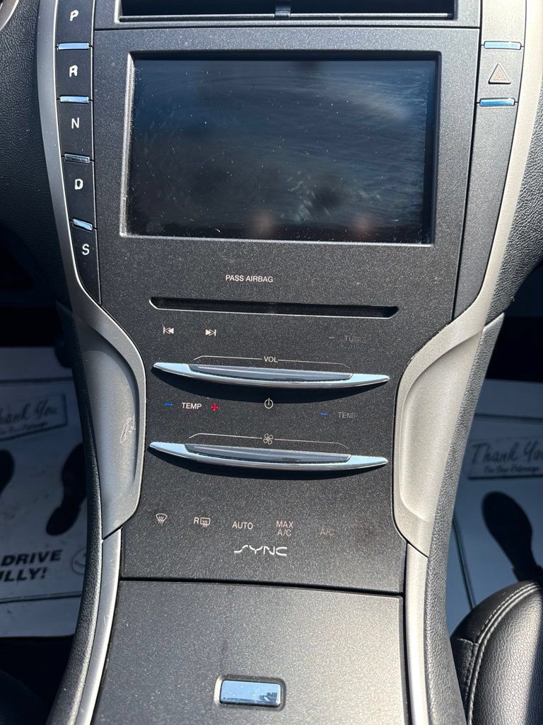 Used 2016 Lincoln MKZ FWD image 17