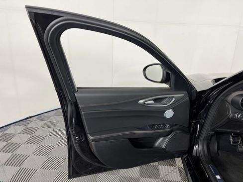Used 2025 Alfa Romeo Giulia AWD w/ Driving Assist Package image 15