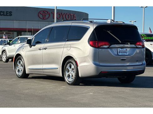 Used 2018 Chrysler Pacifica Limited w/ Advanced Safetytec Group image 6