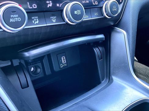 Used 2018 Honda Accord EX image 35