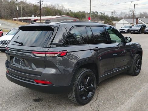 Used 2023 Jeep Grand Cherokee Altitude image 4