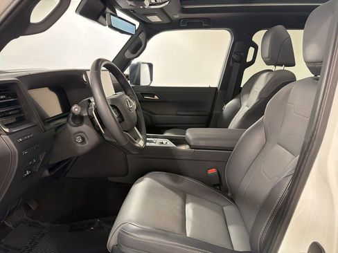 Used 2025 Lexus GX 550 w/ Accessory Package (2T) image 11