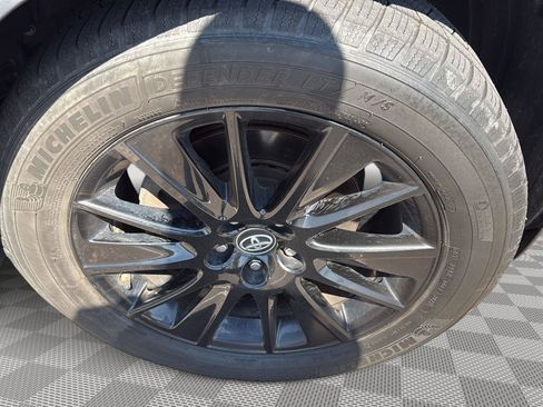 Used 2019 Toyota Highlander SE AWD/4WD image 15