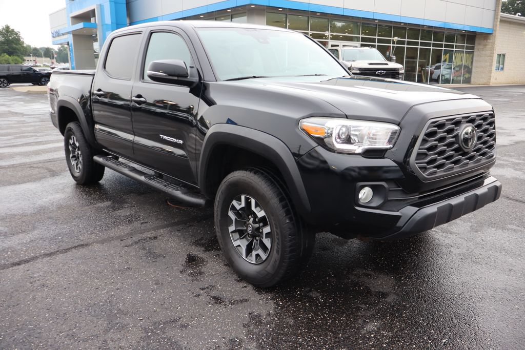 Used 2020 Toyota Tacoma TRD Off-Road AWD/4WD image 2