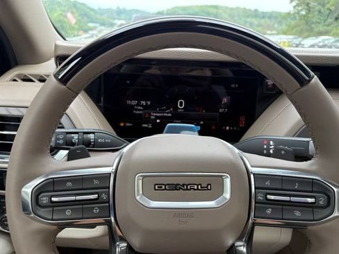 New 2026 GMC Yukon Denali w/ Denali Reserve Package AWD/4WD image 11