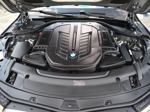 Used 2018 BMW M760i xDrive AWD/4WD image 52