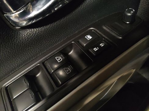 Used 2017 Nissan Titan SL RWD image 27