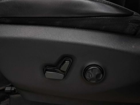 Used 2019 Chrysler Pacifica Limited FWD image 21