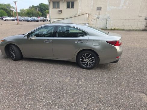 Used 2016 Lexus ES 350 w/ Premium Package w/Wood Trim FWD image 6