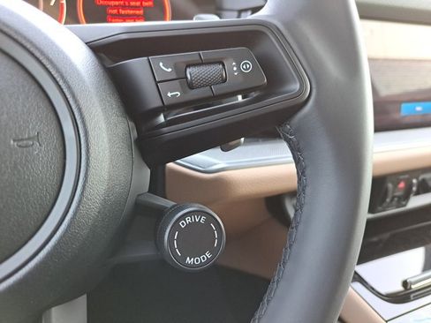 Used 2026 Porsche Cayenne image 31