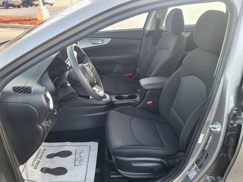 Used 2023 Kia Forte LXS image 11
