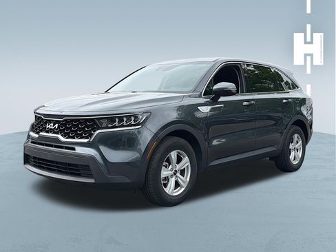 Used 2023 Kia Sorento LX FWD image 2