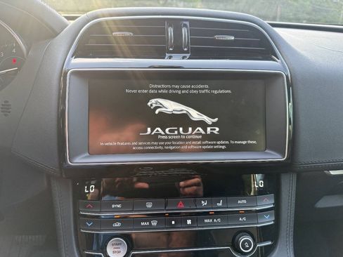 Used 2020 Jaguar F-PACE Prestige AWD/4WD image 18