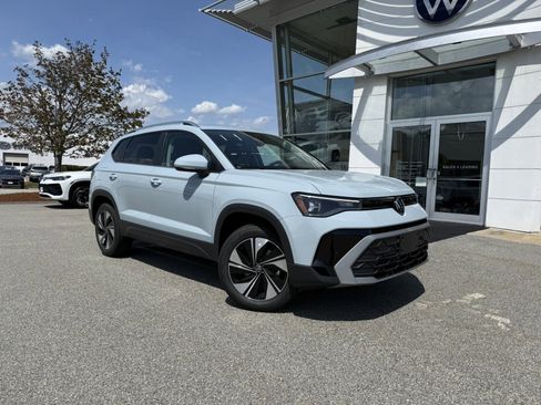 New 2026 Volkswagen Taos SE AWD/4WD image 1