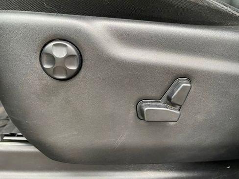 Used 2019 Jeep Grand Cherokee Limited image 10