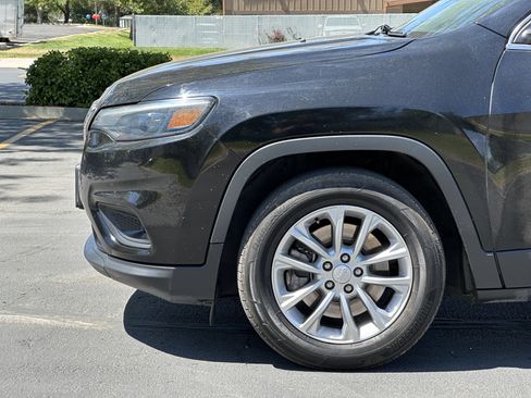 Used 2019 Jeep Cherokee Latitude w/ Popular Appearance Group FWD image 11