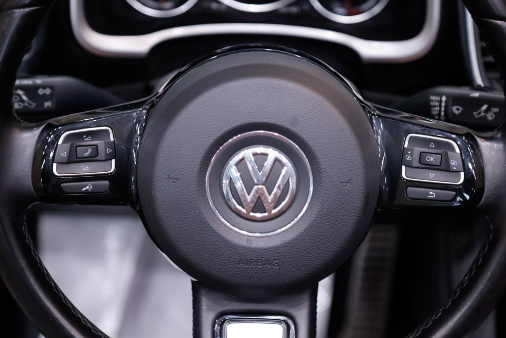 Used 2019 Volkswagen Beetle 2.0T SE FWD image 19