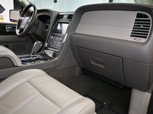 Used 2016 Lincoln Navigator Select image 53