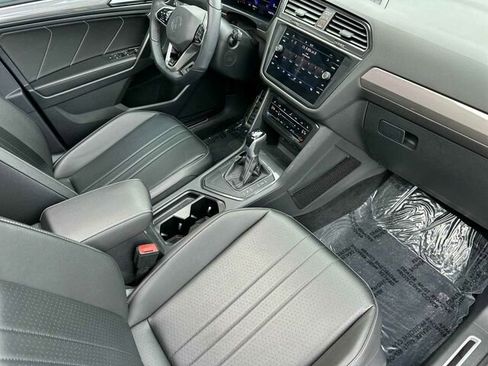 Used 2022 Volkswagen Tiguan SE R-Line image 20