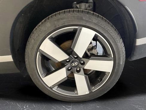 Used 2025 Hyundai Santa Fe Limited AWD/4WD image 45