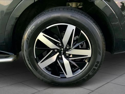 Used 2023 Kia Sorento EX w/ Panoramic Sunroof Package image 10