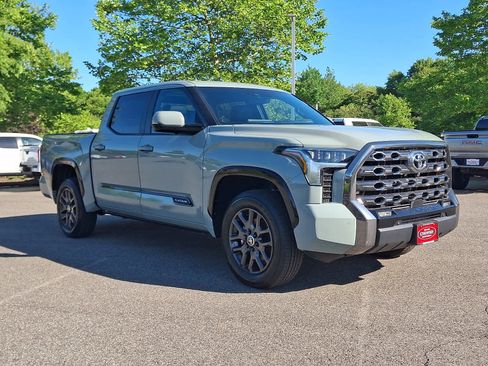 Used 2024 Toyota Tundra Platinum AWD/4WD image 4