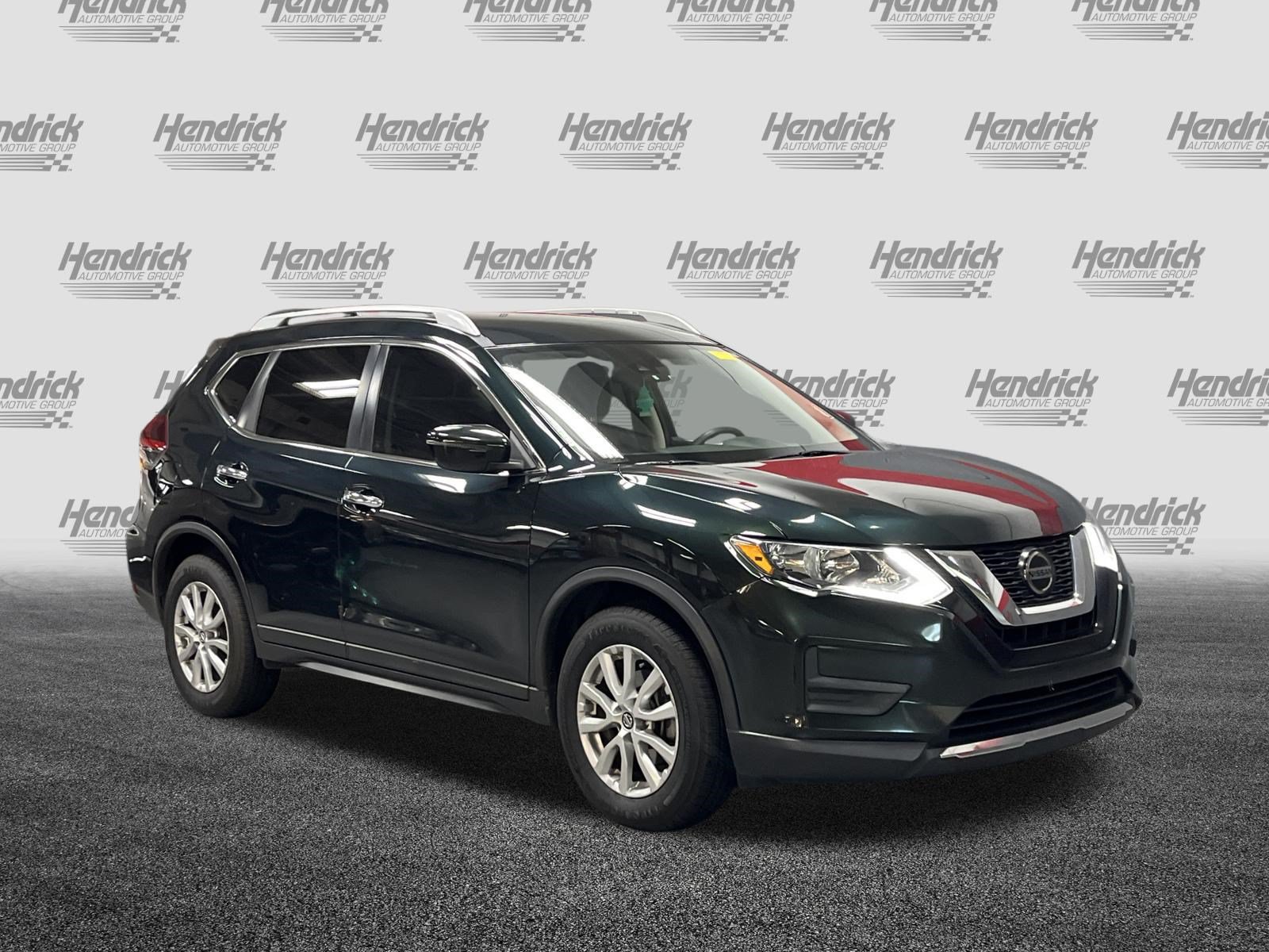 Used 2020 Nissan Rogue SV FWD image 2