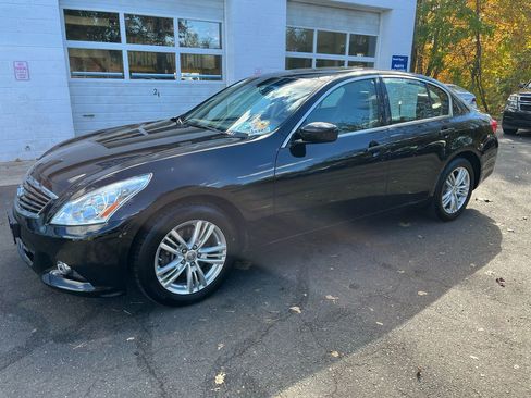Used 2013 INFINITI G37 x Sedan w/ Premium Pkg image 3
