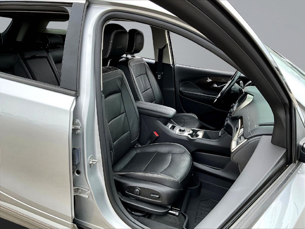 Used 2019 GMC Terrain Denali w/ Advanced Safety Package AWD/4WD image 31